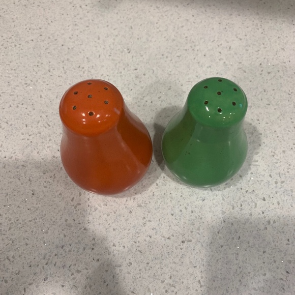 Vintage ceramic salt and pepper shaker set, Large MCM pear shape. - Picture 2 of 4